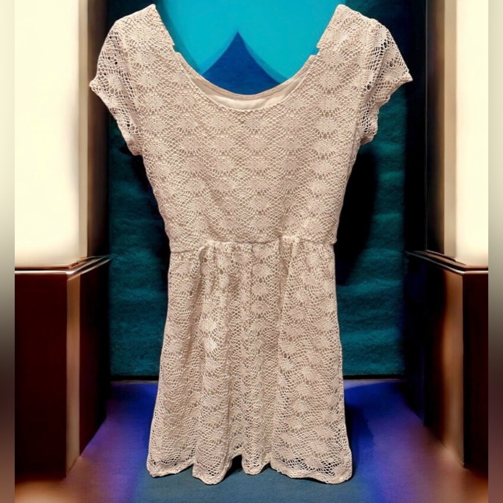 Lily Rose Cream Lace Dress MEDIUM pit to pit 14in length 32in
